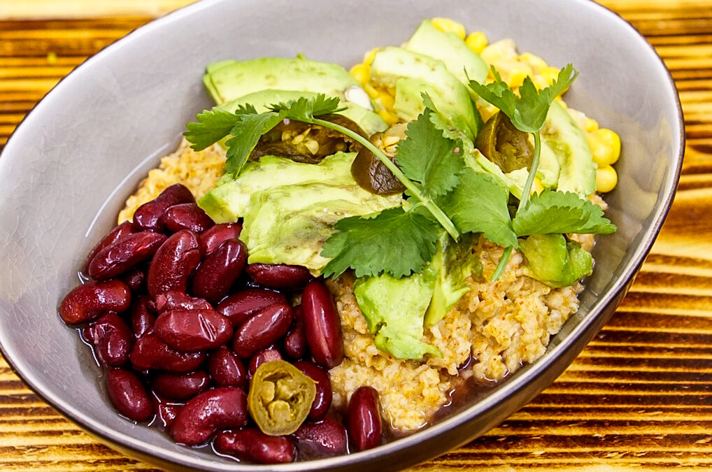 Mexico-Porridge mit Kidneybohnen, Mais und Chili